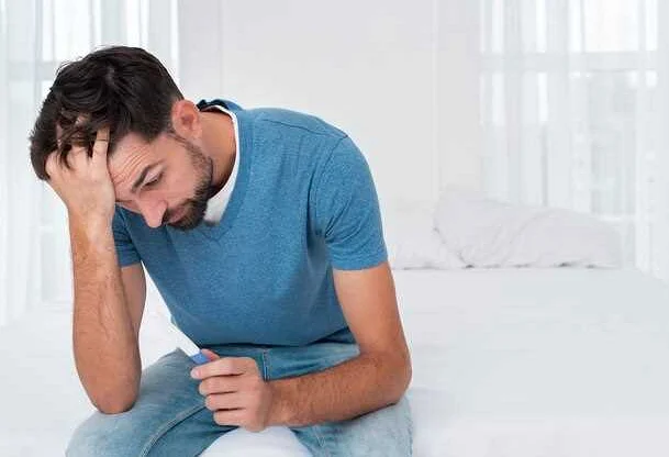 Симптомы боли в правом нижнем боку живота у мужчин