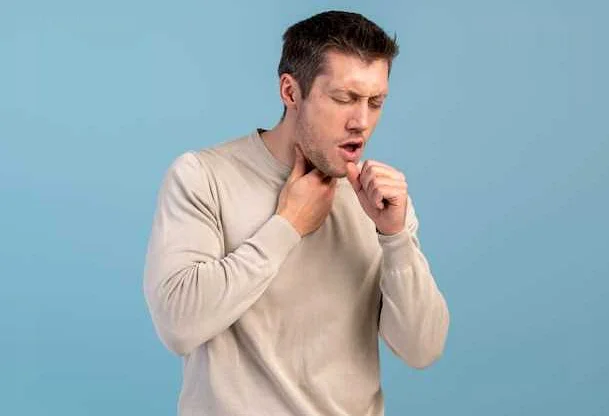 Чем снять боль в горле без лекарств: эффективные рекомендации