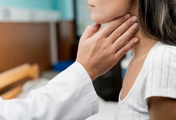 Когда обратиться к врачу при воспалении лимфоузлов на шее