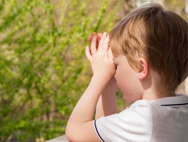 Как помочь ребенку, если его болят уши?