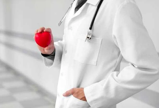Как распознать симптомы тромбоза сердца и вовремя обратиться к врачу