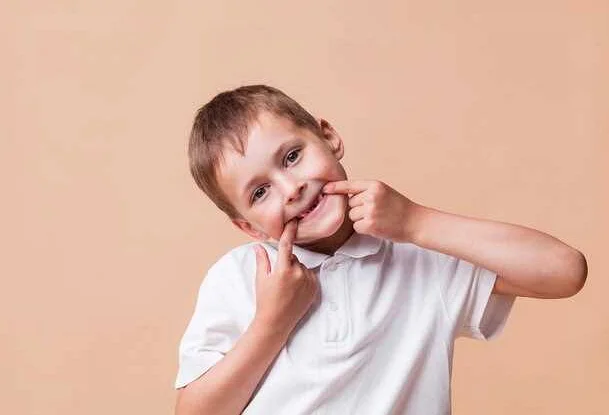 Как помочь ребенку справиться с неприятными ощущениями при прорезывании коренных зубов в 2 года?