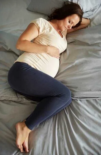 Почему возникает тошнота на 8 месяце беременности?