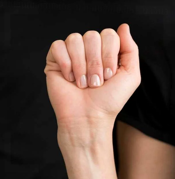 Ребристая поверхность ногтей на руках: причины и лечение
