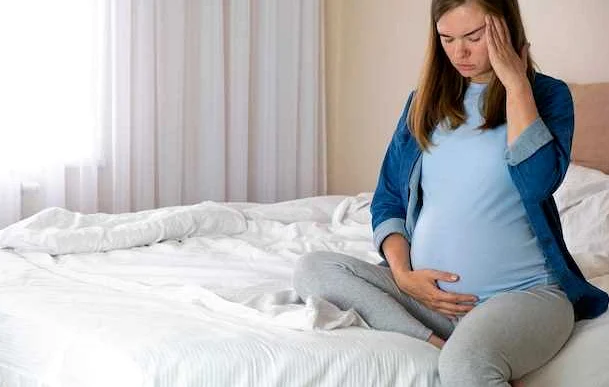 Выделения после родов: признаки нормального течения и осложнений
